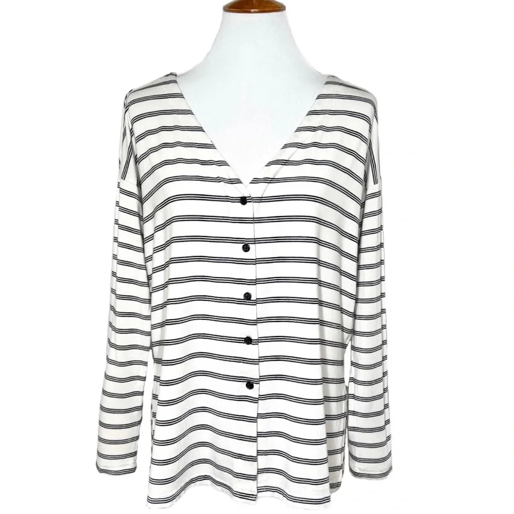 Cupcakes and Cashmere Black White Striped Split Hem Long Sleeve Buttondown Top - Picture 2 of 11